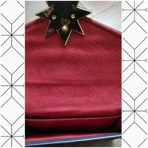 Captain Marvel Navy Wallet with Gold Star Clasp - Picture 8 of 9